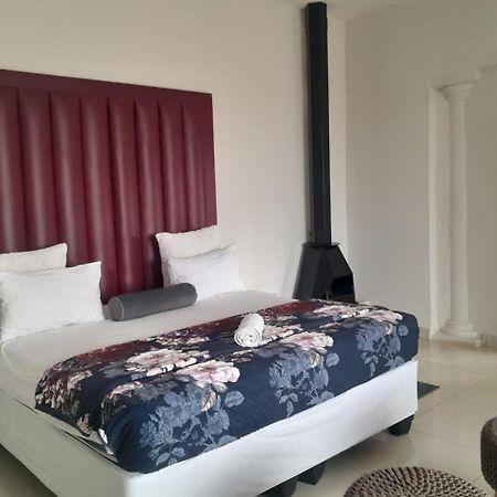 Dineo'S Lodge And Spa Burgersfort Buitenkant foto