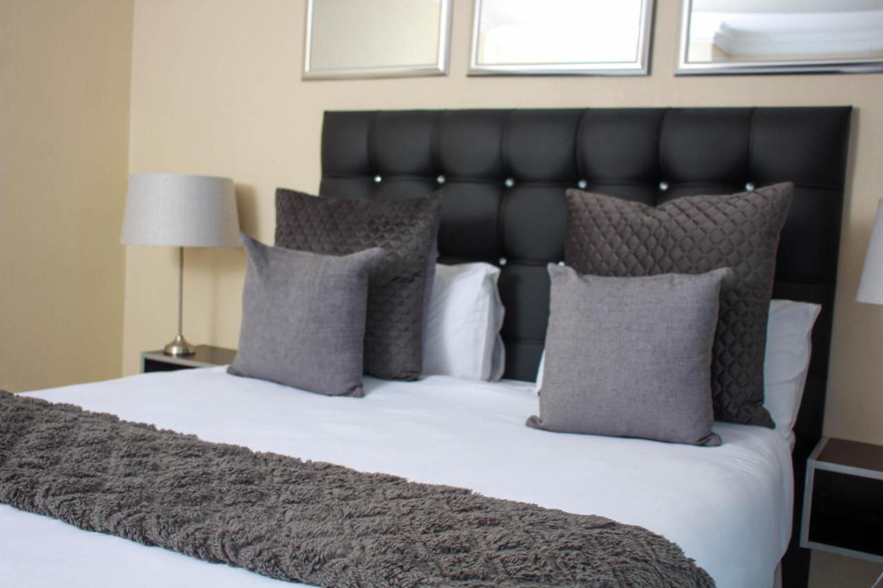 Dineo'S Lodge And Spa Burgersfort Buitenkant foto
