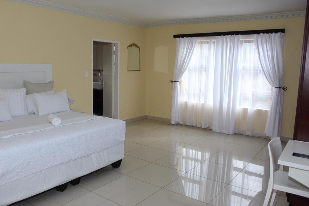 Dineo'S Lodge And Spa Burgersfort Buitenkant foto