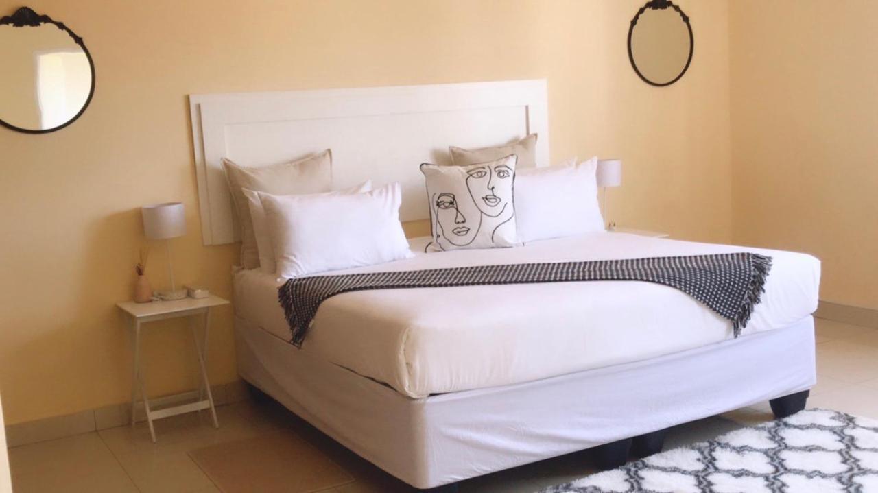 Dineo'S Lodge And Spa Burgersfort Buitenkant foto