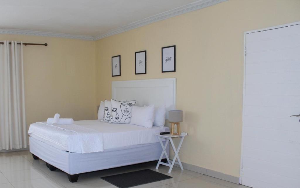 Dineo'S Lodge And Spa Burgersfort Buitenkant foto