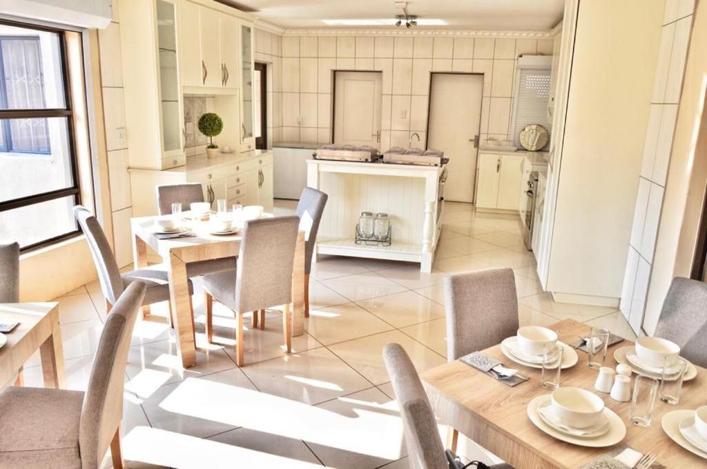 Dineo'S Lodge And Spa Burgersfort Buitenkant foto