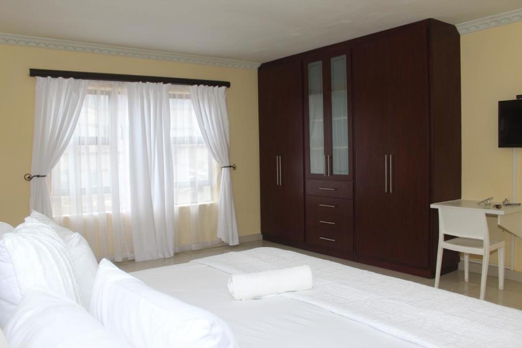Dineo'S Lodge And Spa Burgersfort Buitenkant foto