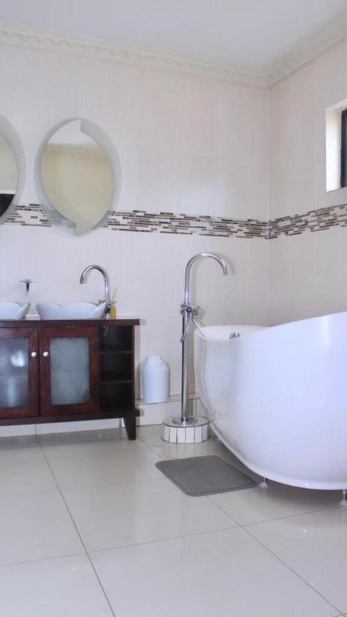 Dineo'S Lodge And Spa Burgersfort Buitenkant foto