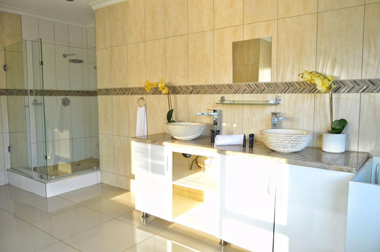 Dineo'S Lodge And Spa Burgersfort Buitenkant foto