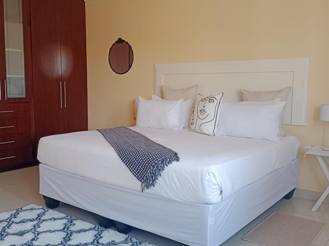 Dineo'S Lodge And Spa Burgersfort Buitenkant foto