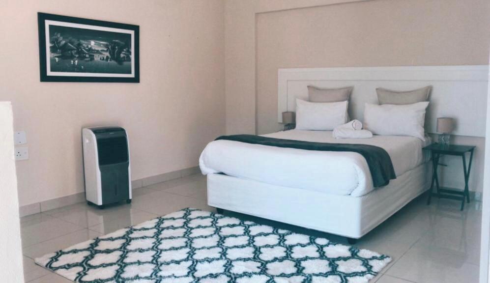 Dineo'S Lodge And Spa Burgersfort Buitenkant foto