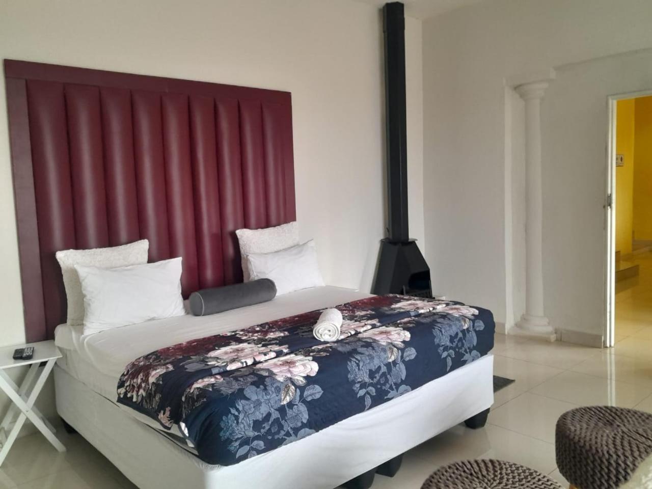 Dineo'S Lodge And Spa Burgersfort Buitenkant foto