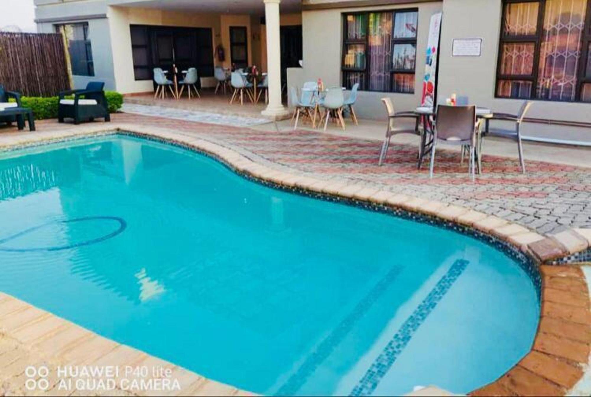 Dineo'S Lodge And Spa Burgersfort Buitenkant foto