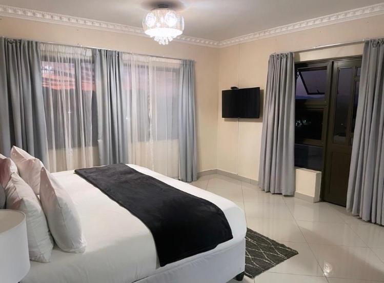 Dineo'S Lodge And Spa Burgersfort Buitenkant foto