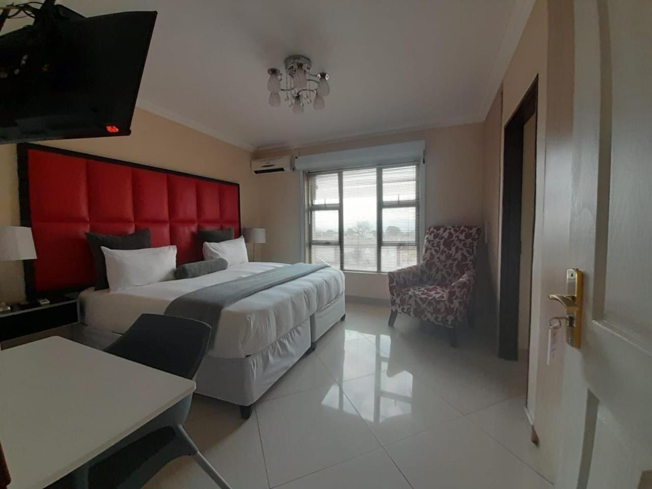 Dineo'S Lodge And Spa Burgersfort Buitenkant foto